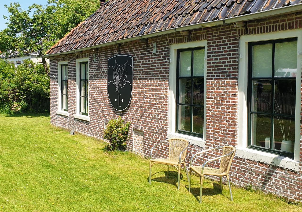 Fakansjehus Sfeervol Met Fijne Tuin Jirnsum Exteriér fotografie